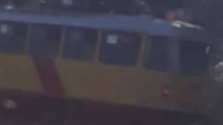 Загоревшийся трамвай / Фото: "Подслушано Барнаул"