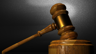 Молоток судьи / Фото: pxhere.com/ru/photo/839873