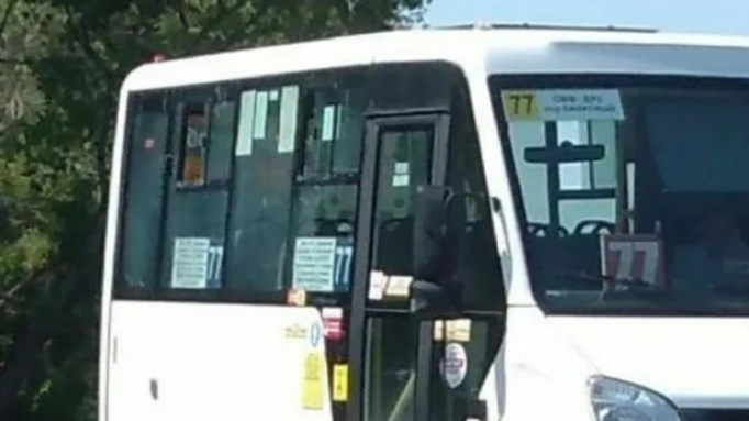 Маршрутка № 77 / Фото: "Инцидент Барнаул"