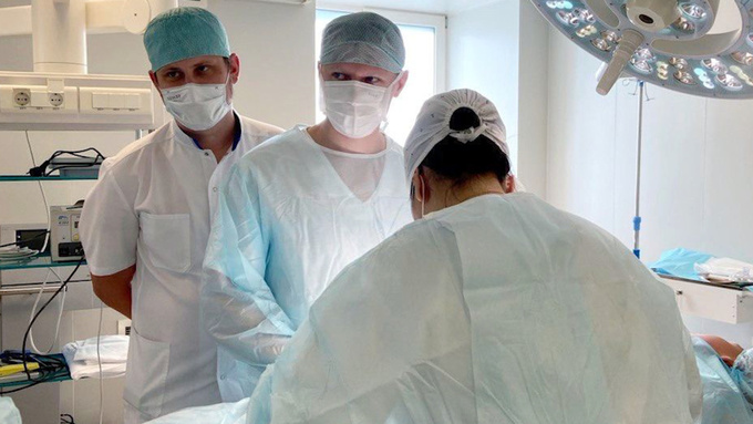 Врачи проводят операцию / Фото: пресс-служба клинической больницы № 7