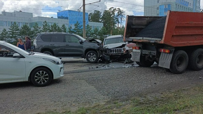 Авария на Змеиногорском тракте / Фото: "Инцидент Барнаул"