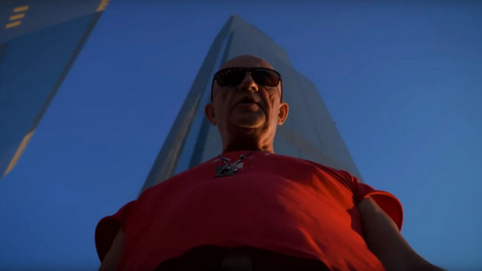 Игорь Цыба / Фото: кадр из клипа "Дымок" 