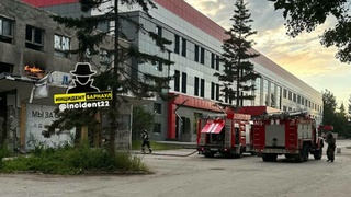 Пожар в здании на проспекте Калинина / Фото: "Инцидент Барнаул"