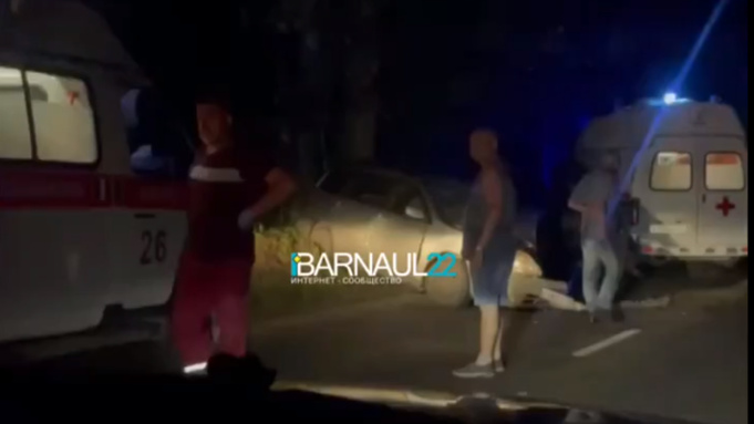 Одна из разбитых машин / Кадр из видео / Barnaul22