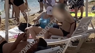 Ребенок со связанными руками / Кадр из видео: "Осторожно, новости"