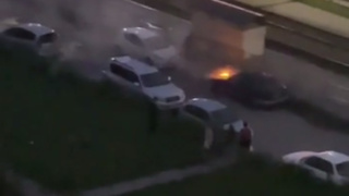 Загоревшийся автомобиль / Фото: "Инцидент Барнаул"