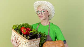 Женщина с овощами / Фото: stockking на Freepik