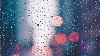 Капли дождя на стекле / Фото: unsplash.com