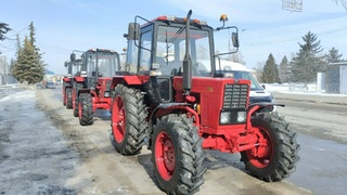 Красный трактор / Фото: Константин Причиненко / amic.ru