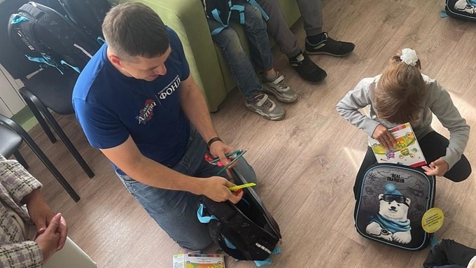 Благотворительная акция "Соберем детей в школу" / Фото: фонд "Мой Алтай"