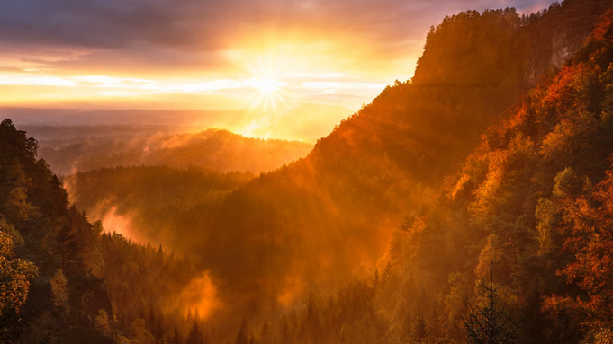 Закат в горах осенью / Фото: unsplash.com