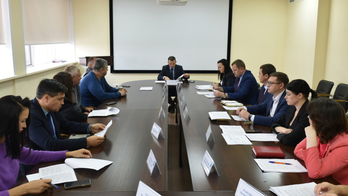 Заседание комиссии / Фото: barnaul.org