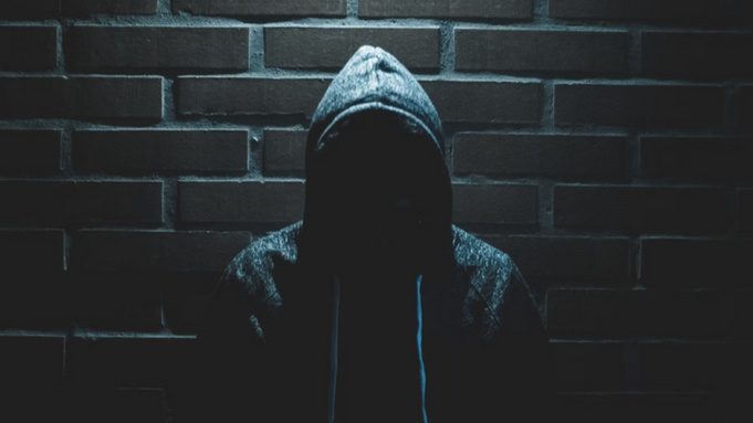 Человек в капюшоне / Фото: unsplash.com