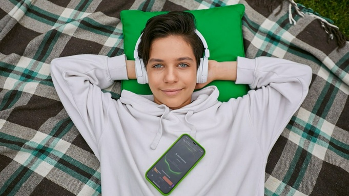 Парень. Наушники. Смартфон / Фото: "МегаФон"