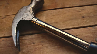 Молоток / Фото: unsplash.com     