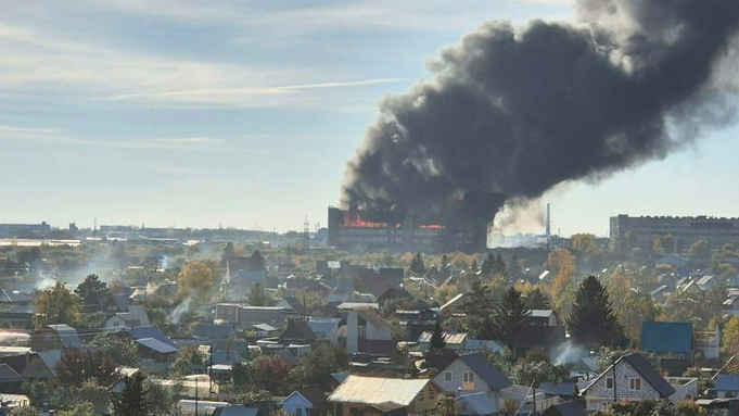 Пожар на мебельном производстве / Фото предоставлено очевидцами / amic.ru
