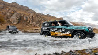 Jetour T2 пересекает реку в Горном Алтае / Фото: Андрей Лихошерстов