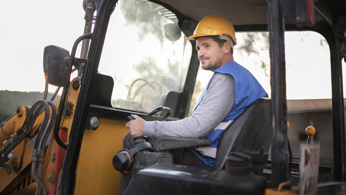 Водитель спецтехники / Фото: freepik.com