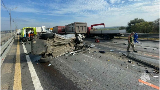 Фото с места аварии в Подмосковье / МЧС