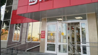 Вход в здание / Фото: "Авито"    