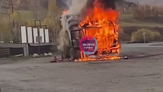 Горящий грузовик с сеном / Фото: "В курсе 22"