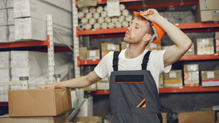 Рабочий на складе / Фото: prostooleh on Freepik
