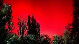 Красное северное сияние на Алтае / Фото: 