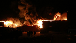 Горящий склад на Власихинской / Фото: amic.ru