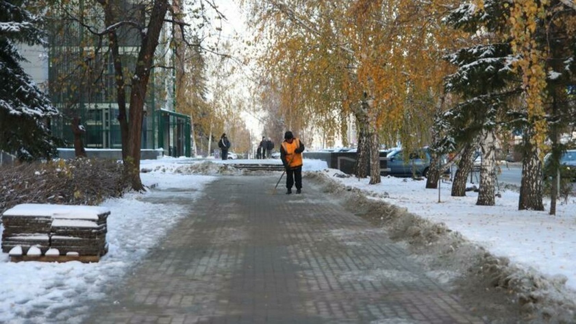 Лед и снег на улицах Барнаула / Фото: amic.ru