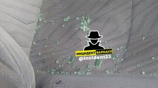 Осколки стекла на сиденье / Фото: "Инцидент Барнаул"