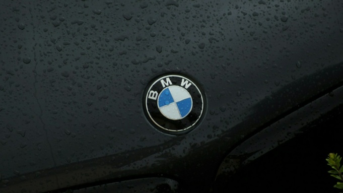 Логотип BMW / Фото: Tom Muller / unsplash.com