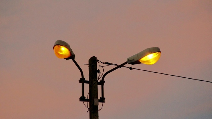 Уличное освещение / Фото: unsplash.com / Kim R-K