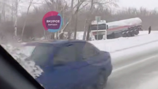 Съехавшая с трассы фура / Фото: unsplash.com