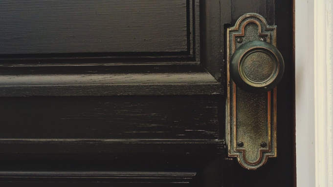 Дверь / Фото: pxhere.com/ru/photo/834322