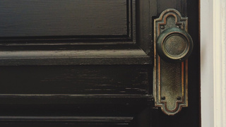 Дверь / Фото: pxhere.com/ru/photo/834322