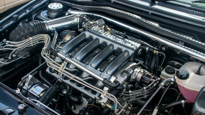 Двигатель автомобиля / Фото: unsplash.com / Luca Hooijer