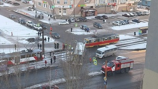 ДТП с автобусом и трамваем в Барнауле / Фото: 