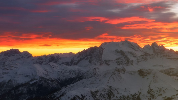 Закат в горах / Фото: unsplash.com / Fabrizio Lunardi