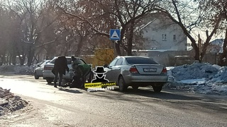 ДТП на ул. Смирнова / Фото: "Инцидент Барнаул"