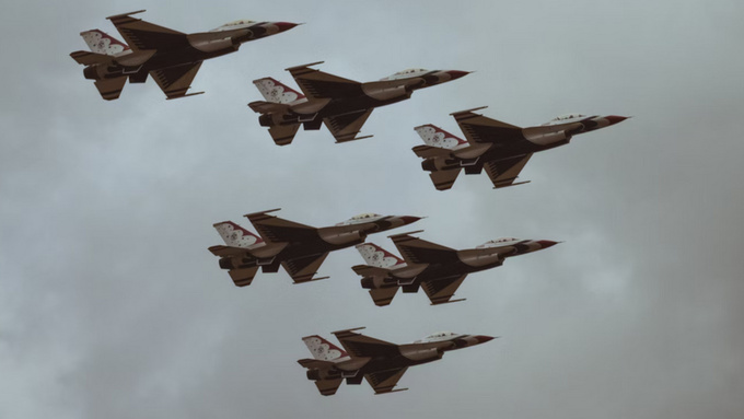 Самолеты / Фото: unsplash.com / UX Gun