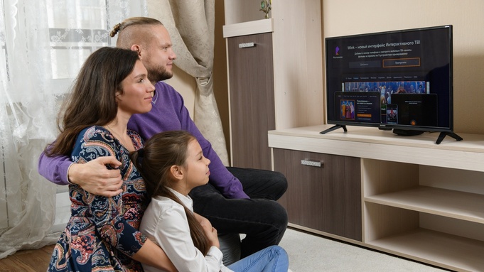 Семья за просмотром / Фото: ПАО "Ростелеком"
