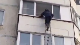 Спасатели за работой / Кадр из видео