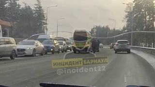 ДТП на шоссе Ленточный бор / Кадр из видео: "Инцидент Барнаул"