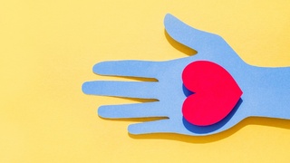 Рука. Сердце. Помощь / Фото: freepik.com