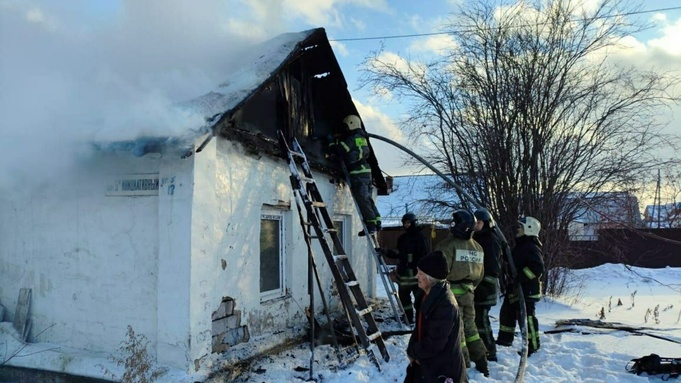 Пожар в 5-м Инициативном проезде / Фото: t.me/mchs_altkray