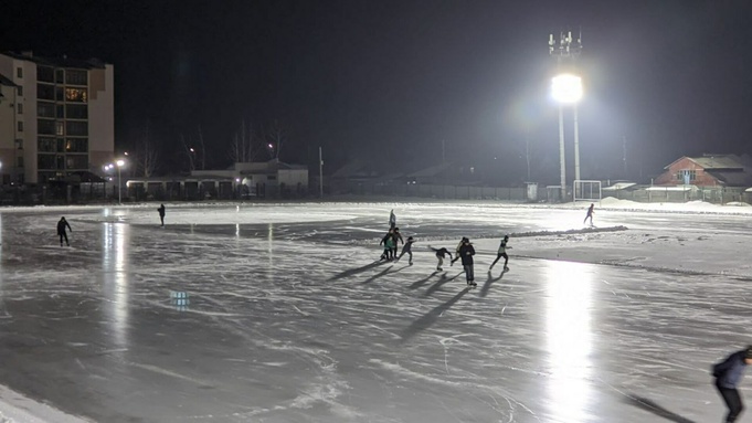 Каток на стадионе "Клевченя" / Фото: amic.ru / Екатерина Смолихина