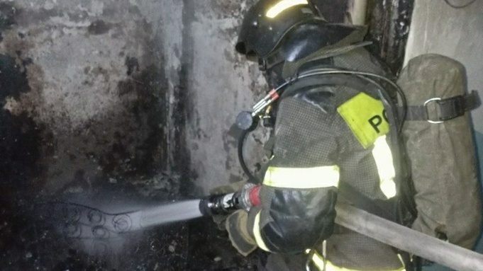 Пожар на улице Горно-Алтайской / Фото: пресс-служба ГУ МЧС России по Алтайскому краю