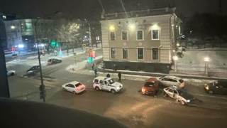 ДТП на ул. Молодежной в Барнауле / Фото: "В курсе 22"