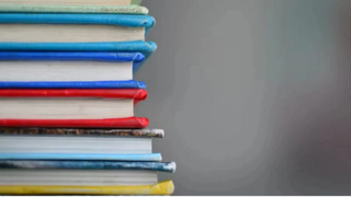 Школьные учебники / Фото: unsplash.com