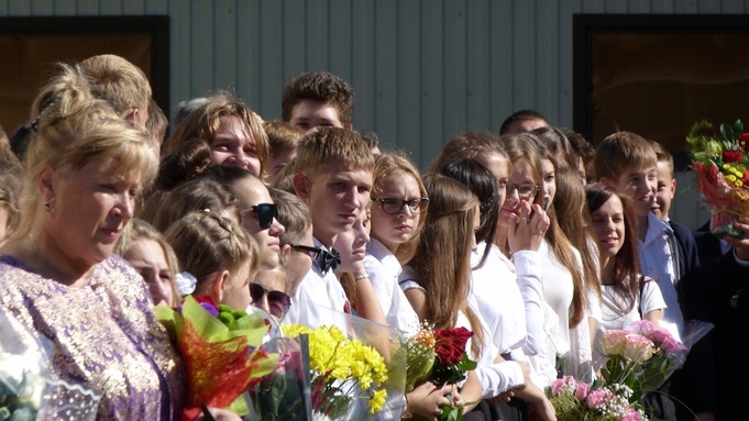 Школьники на линейке / Фото: Екатерина Смолихина / amic.ru